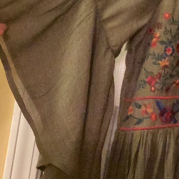 Umgee Cotton Blend India Floral Embroidery Empire Tunics With Flutter Sleeves. M - Picture 4 of 9